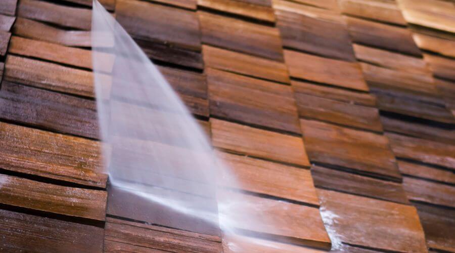 Professional gutter cleaning in Luling, TX